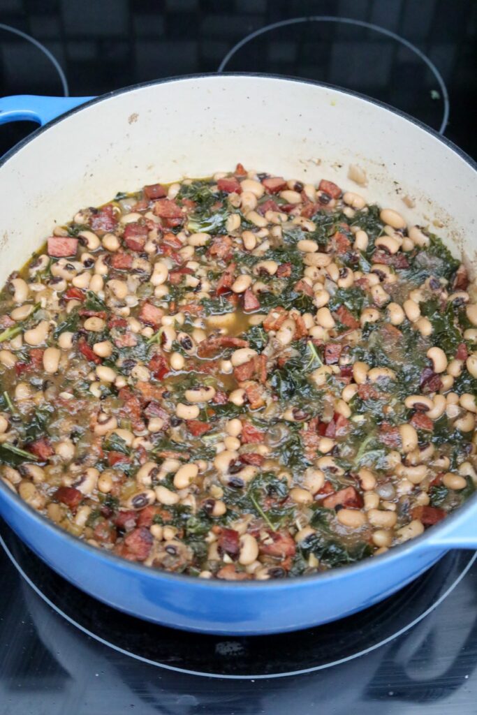 Finished Southern black-eyed peas in a Dutch oven