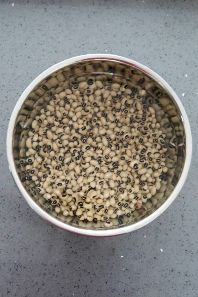 Soaking black-eyed peas in a bowl