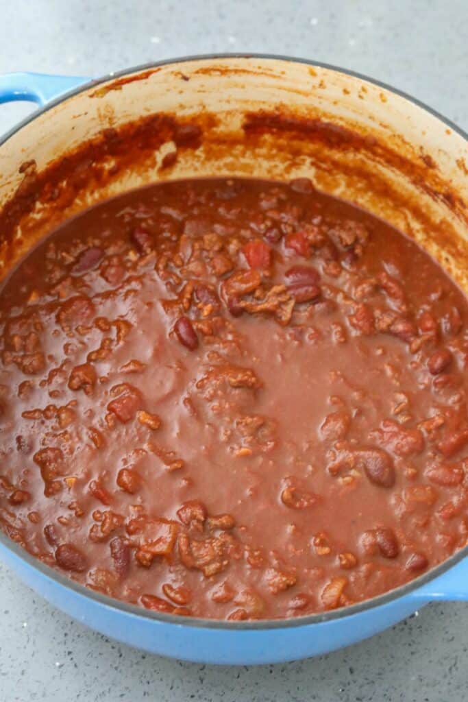 Cooked chili in a Dutch oven