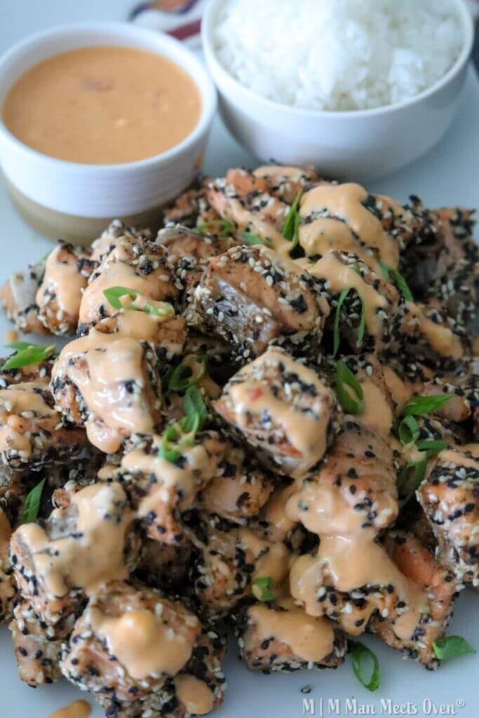 Crispy salmon nuggets with sauce